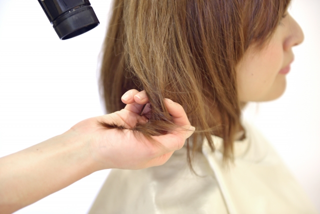 女性のぺたんこ髪をボリュームアップさせる対処法