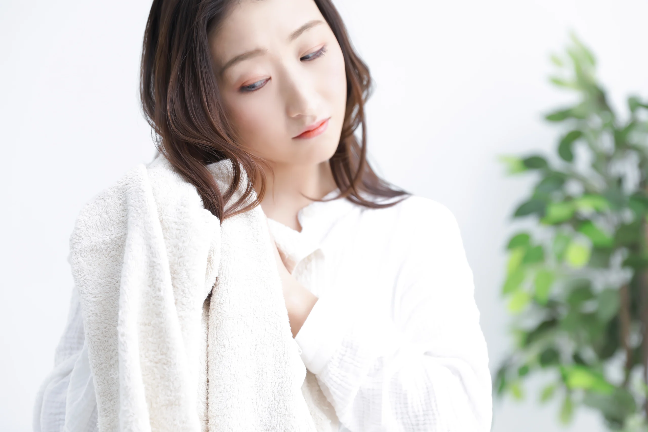 髪の毛が気になる女性